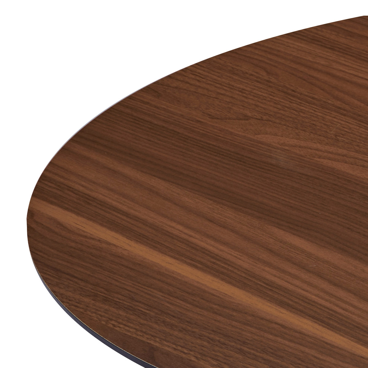 Détail du plateau de la table basse ronde MATIS diamètre 80 cm en finition mélaminé imitation noyer